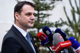 Když ho napálili oni, co teprve ruská rozvědka: Politici cupují Macinku. Není jen směšný, je nám nebezpečný, tvrdí - Super.cz